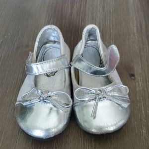 Girls size 4 Silver dress shoes